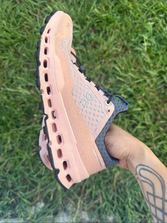 On Running Shoes - On Running Women's Trail Shoe in Blush Pink size 7
